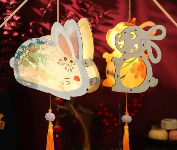 兔子灯是一种古老的汉族传统手工艺品.兔子灯带来的是吉祥和好运.