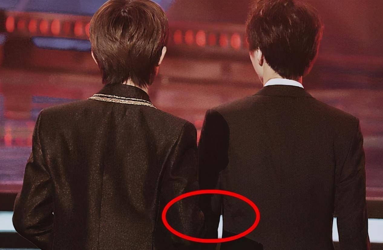 王俊凯成千玺小迷弟,两人忽略王源挽手上台,凯源解散千凯崛起?