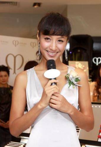 要知道蒋怡当年参加的剧都是最热播的剧,而且她与周星驰的关系也非常