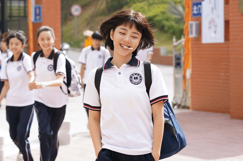 《以家人之名》预告曝光,当谭松韵换上校服,这状态确定30岁?