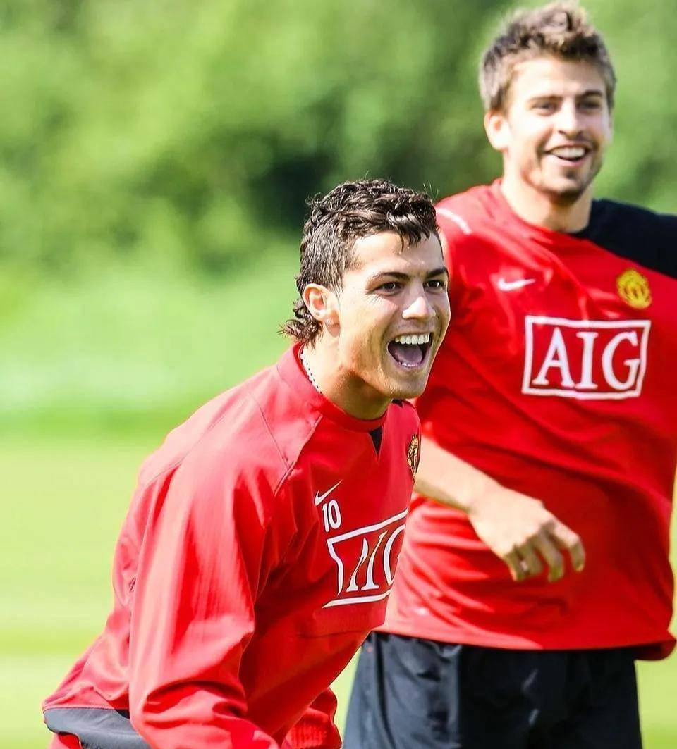 c罗和皮克,是曼联赢得欧冠赛季的队友,c罗应该学学皮克_离开_球员