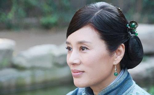 57岁的李凤绪,长发披肩休闲装扮,与老公结婚多年无绯闻,是真爱_阿兰