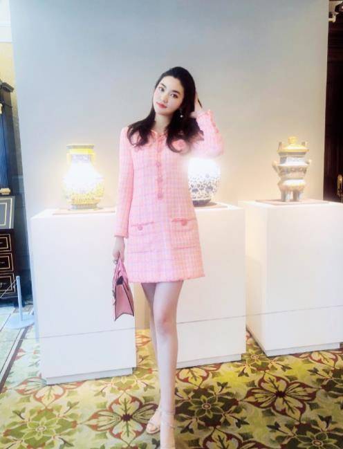 有种"整容"叫漂亮成功的魔仙女王,穿上小粉裙,恋爱的气质_王慧_小时候