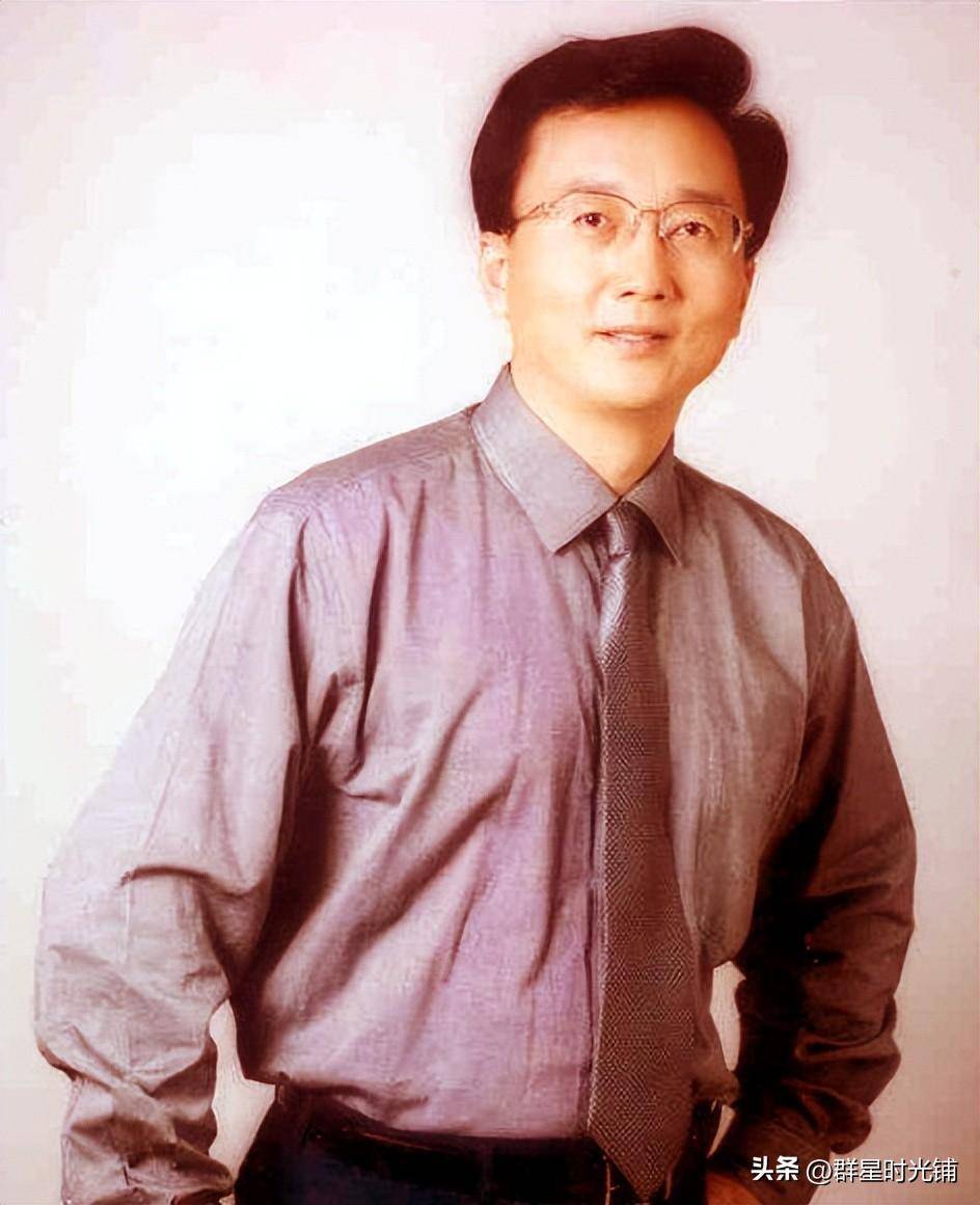 在赛场上,孙正平的精彩解说让当场所有人都感到耳目一新,连排球教练