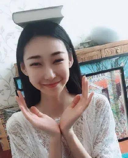 李荣浩曾经有个模特女友陆瑶,长相清秀_伤痛_发展_一定会有