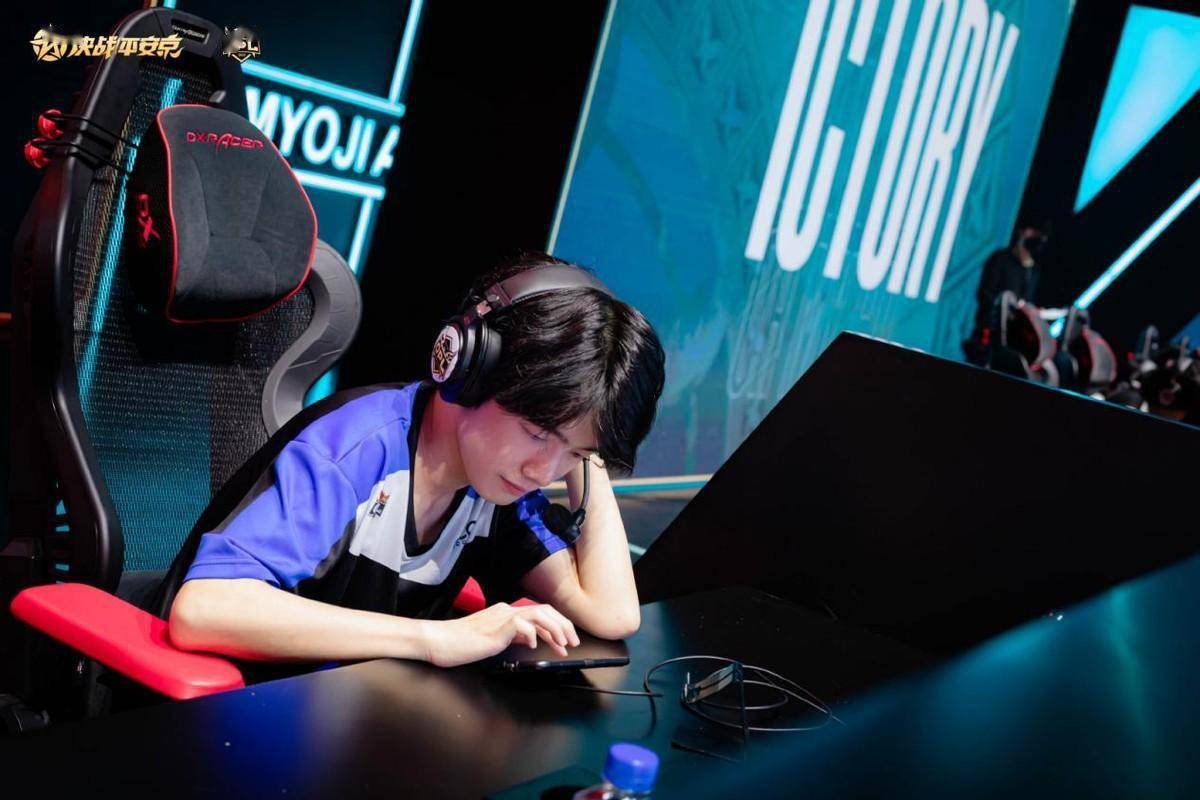 opl选手大赏:出得厅堂穿得女装,谁是粉丝眼中最好的电竞小子?