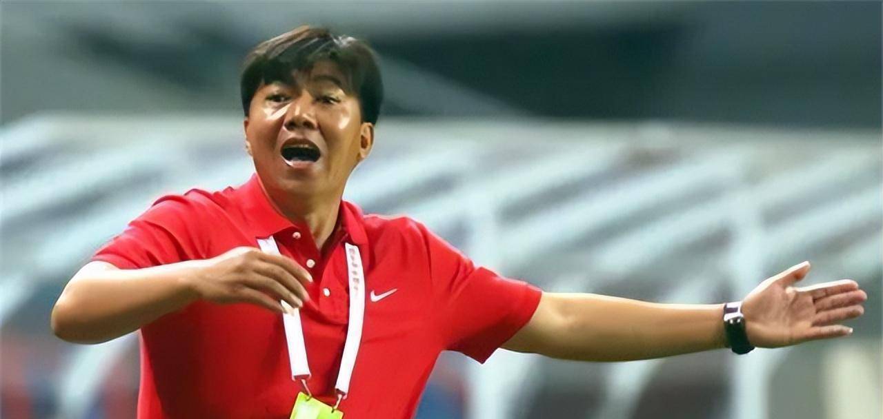 46岁前国脚近况:身材发福家庭和睦,和前女篮队长恩爱26年_刘俊伟_八一