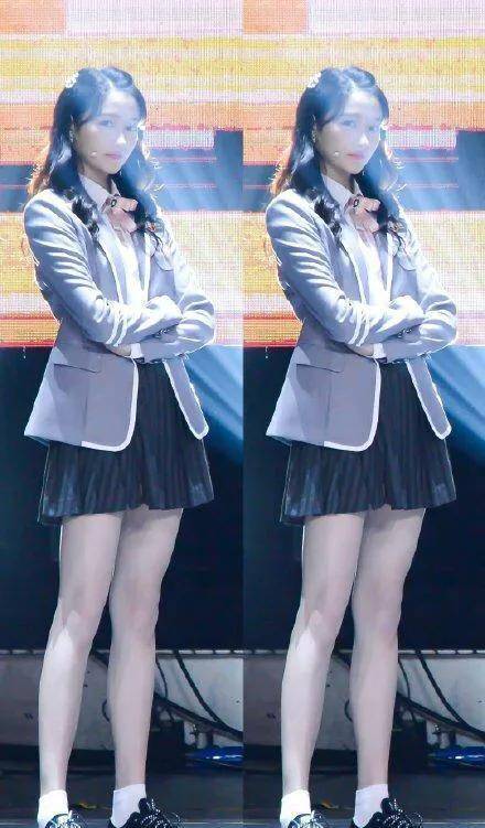 来看小童星"关晓彤"的时尚穿搭,彰显精神气,御姐感十足!