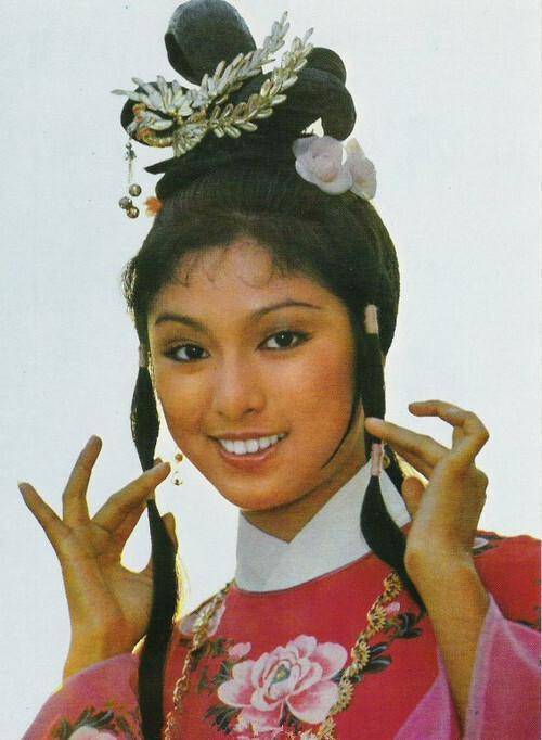 米雪是一代经典一代女神,年轻时的她美得很惊艳!_角色_香港_殷素素