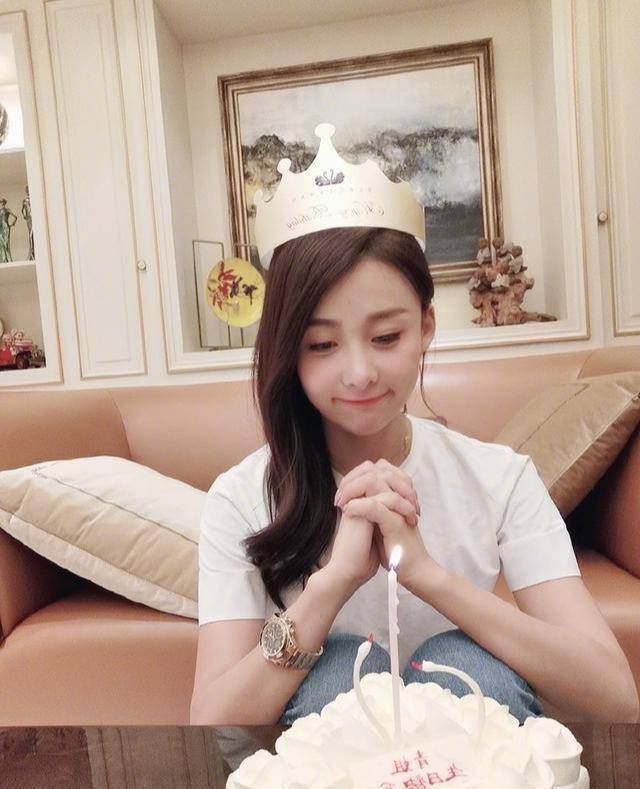 美女演员贾青:尚未婚配,却有儿女一帮_父母_孩子气_同学