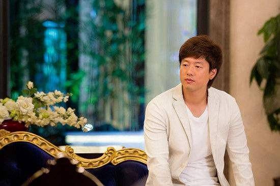 凌潇肃低调现身秋瓷炫婚礼,品如美丽依旧,世贤竟"胖若两人"?