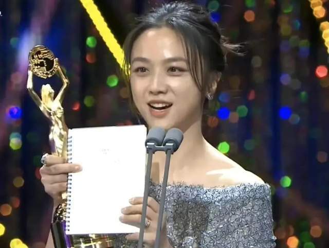 汤唯问鼎韩国青龙奖影后，从不为迎合韩国人学韩语，获奖感谢中国父母 