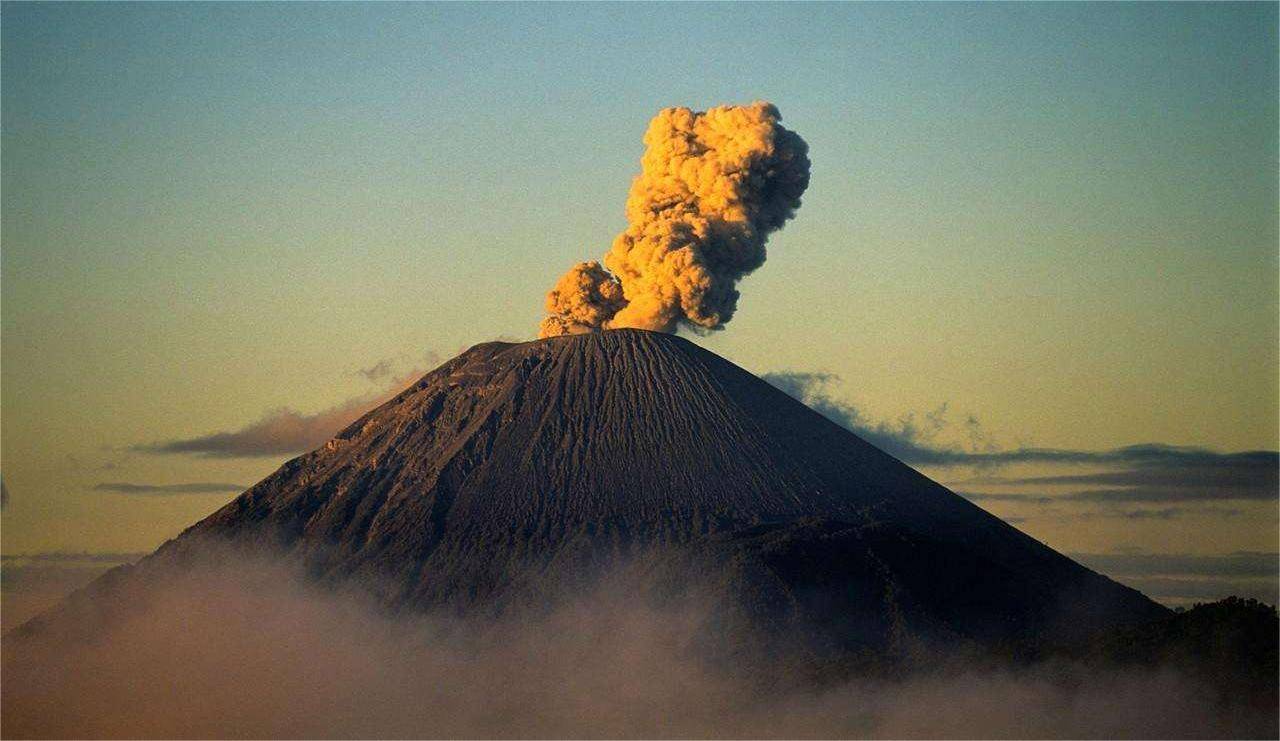 火山的种类图片