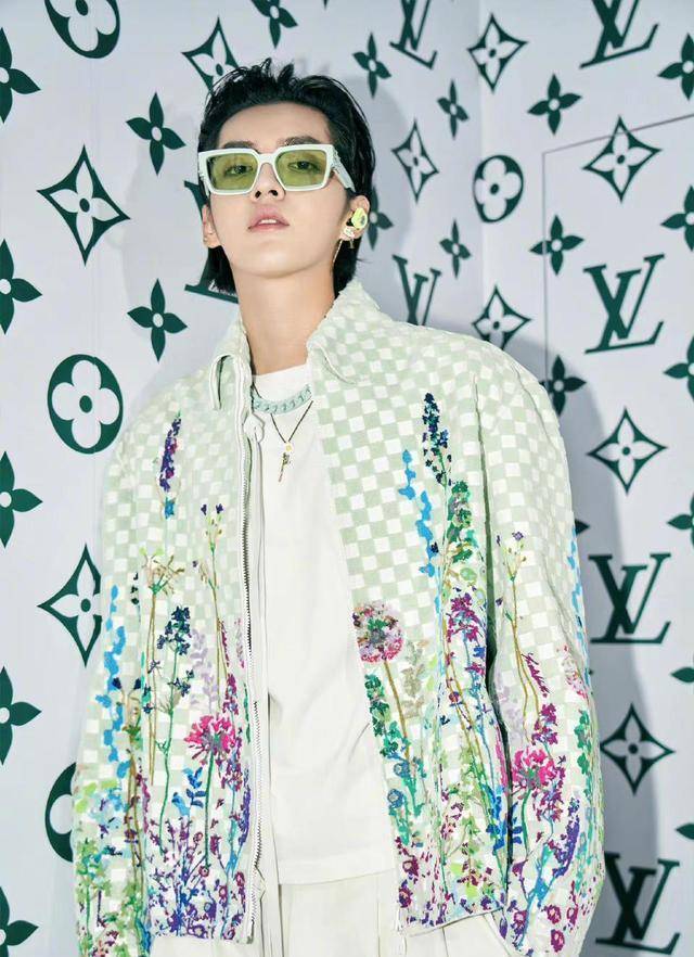 杜美珠曝被骗详情,吴亦凡联系经纪人"选妃",顶流沦为阶下囚