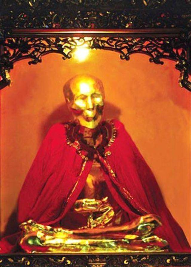 中国唯一的"比丘尼肉身菩萨",富家小姐出身,曾做军医救死扶伤_仁义