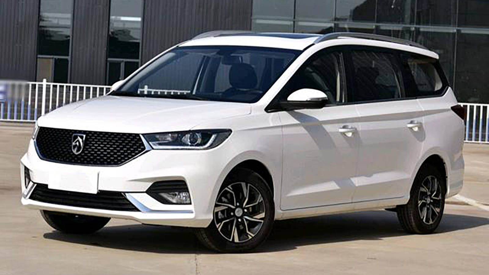 平价大空间mpv,专业6座家用车,宝骏360 ctv版性价比如何?