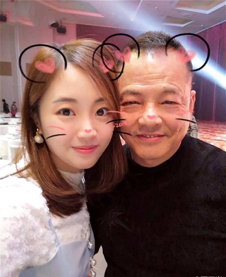 崩牙驹女儿开通社交账号,这长相,一看就是干大事的人_尹倩仪_澳门