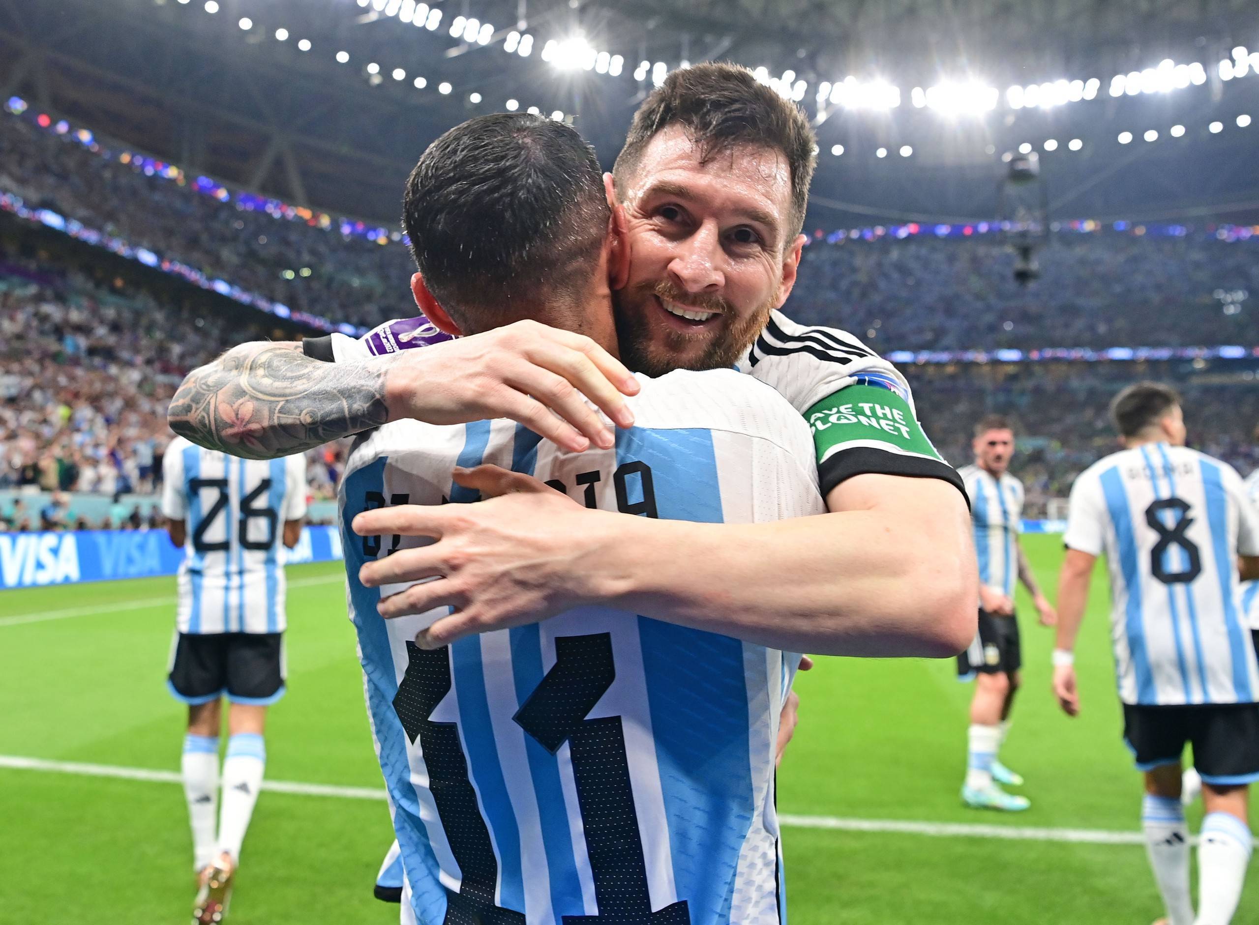 早安·世界杯|梅西带伤背水一战,潘帕斯雄鹰2:0胜出_阿根廷队_球员