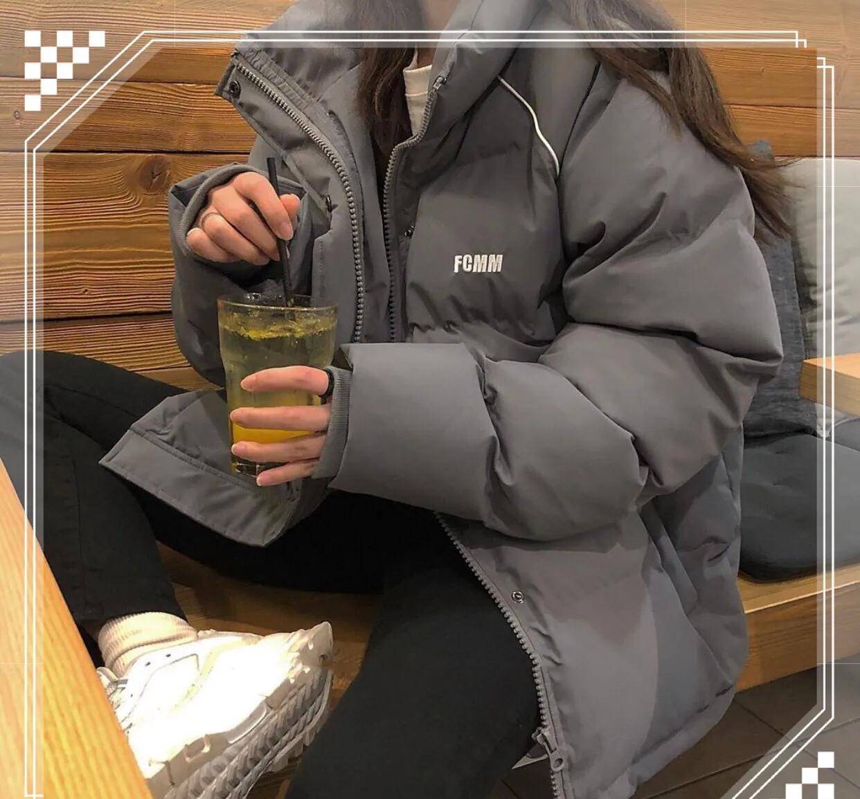 穿搭一定要记住,要么上松下紧,要么上紧下松,上身宽松面包服,下身紧身