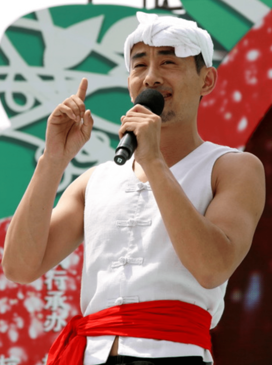 "放羊歌手"阿宝,"农民伪装"终将付出代价_舞台_事业_凤凰传奇