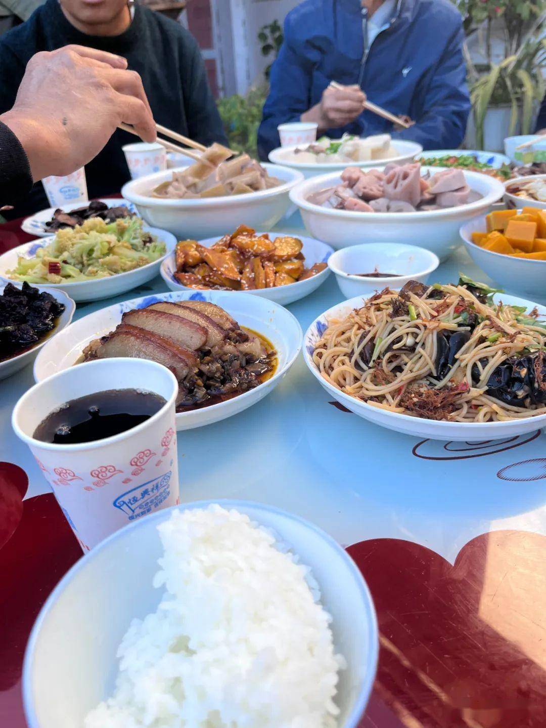 楚雄人朋友圈都在"显摆"今年第一顿杀猪饭,你吃上了吗?