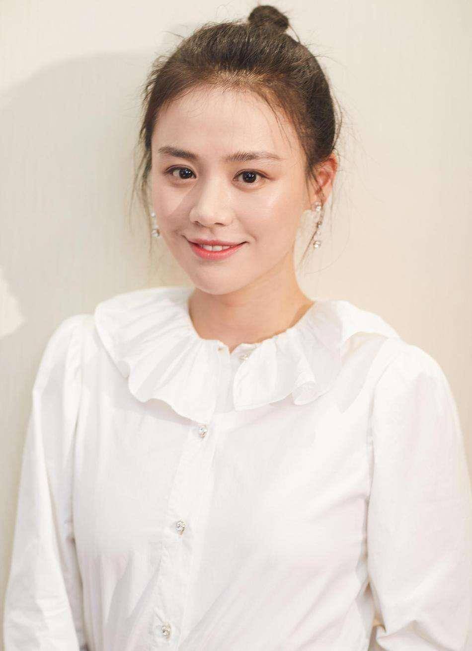 马思纯的蜡像充钱了 天鹅颈, 大概是唯一一个比真人还好看的蜡像_身材