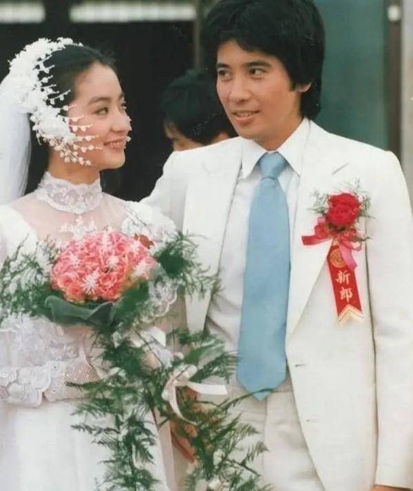 琼瑶初代男主角秦汉,因林青霞离婚,四任女友皆是高颜值女星_邵乔茵