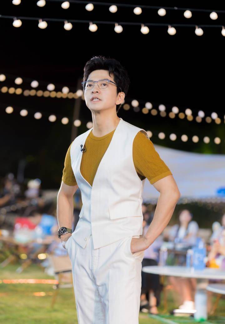 李健,周深的《贝加尔湖畔》,像微风,像月光,醉了这夏夜_唯美_声音