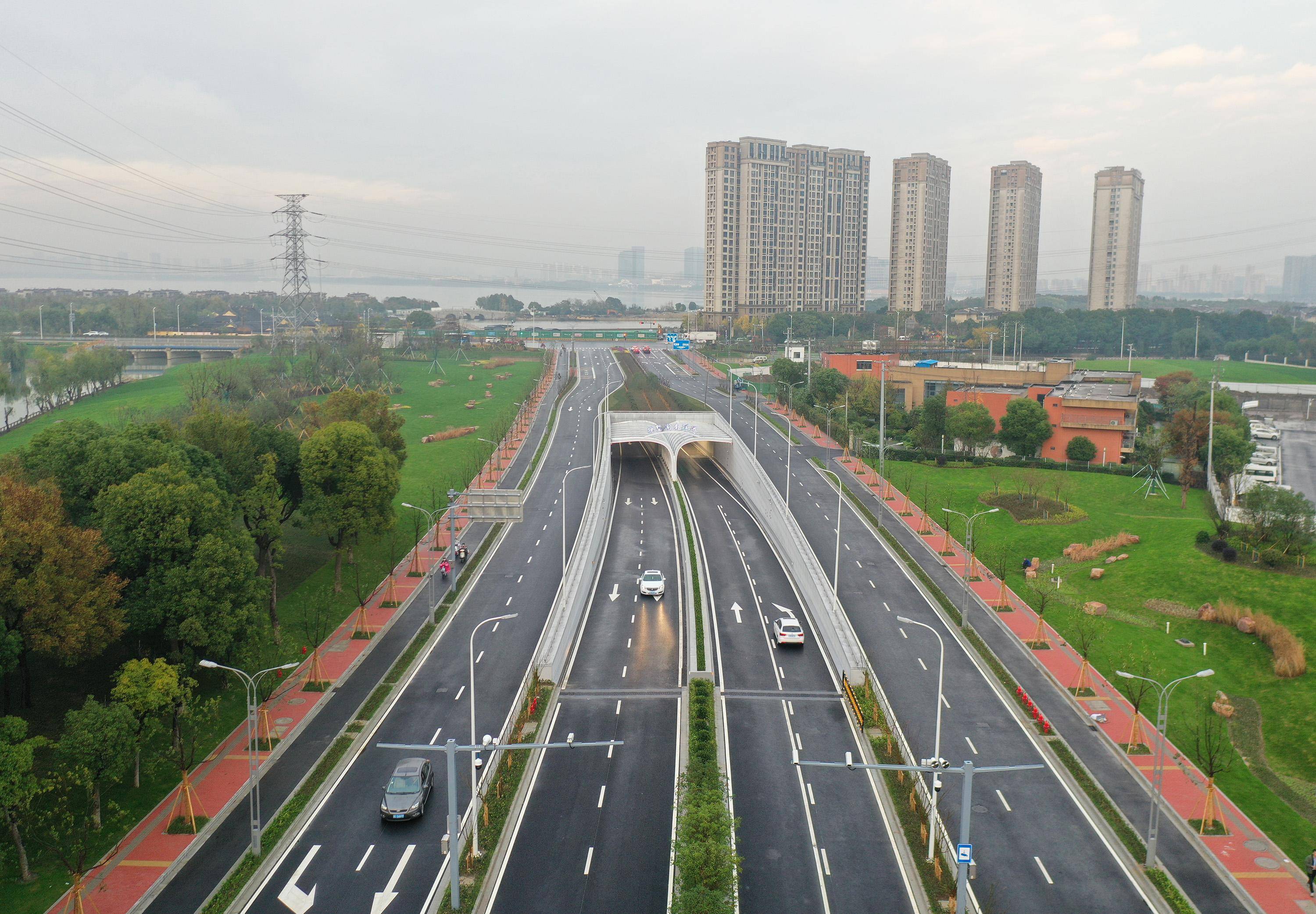 (经济)江苏苏州:下穿通航运河异型双层隧道建成通车