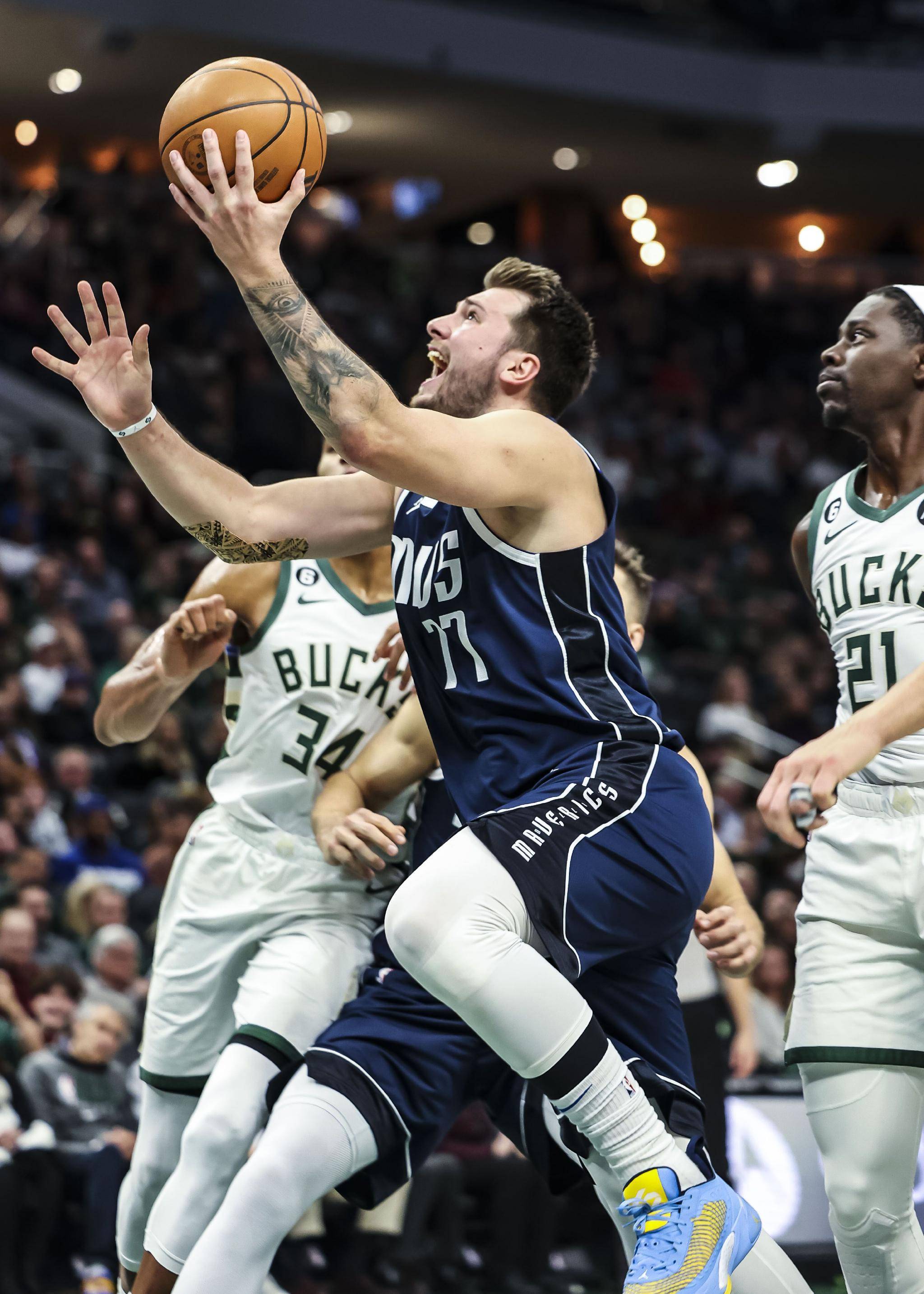 篮球——nba常规赛:雄鹿胜独行侠_比赛_球员_新华社