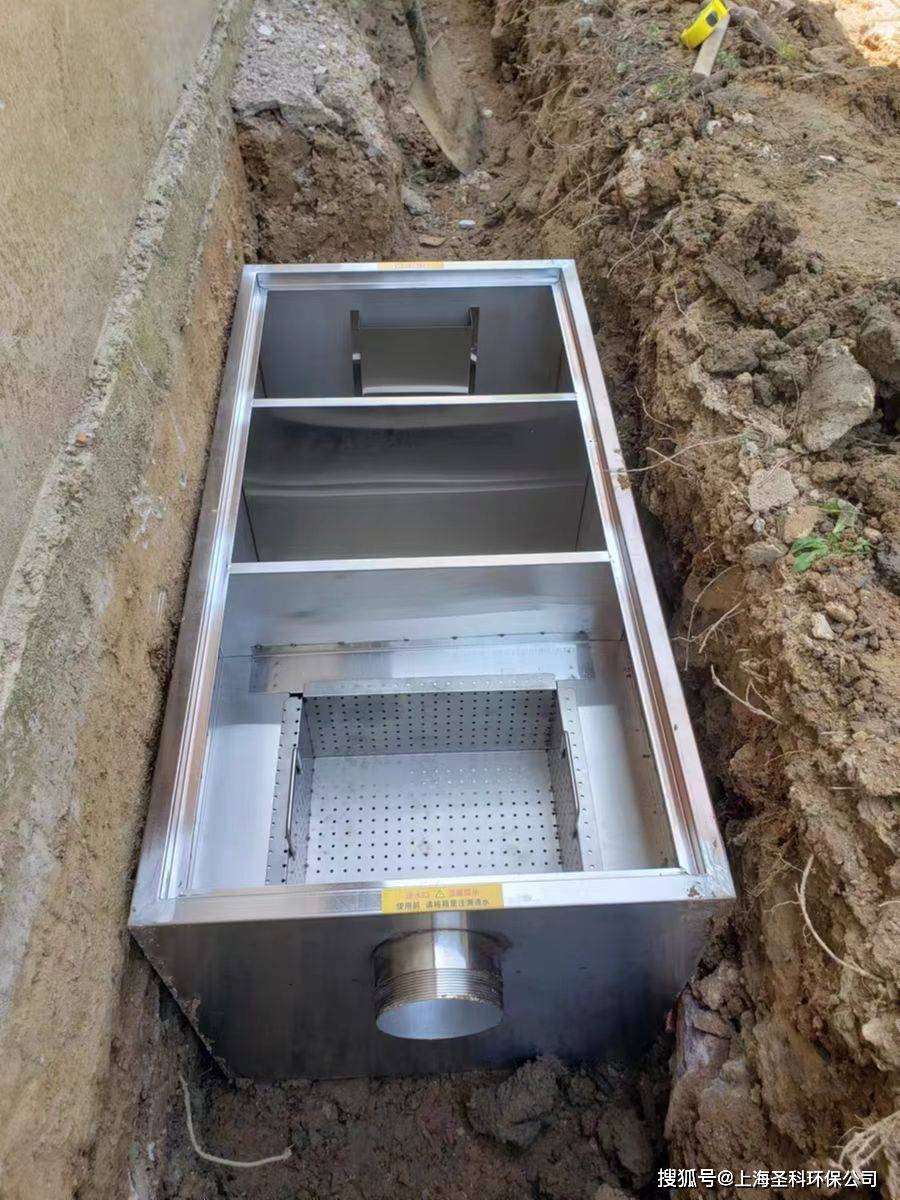 餐饮专用油水分离器使用一段时间后,需要进行清洁和维护.