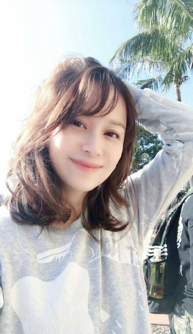 曾柔陈安琪,因为丈夫卷入官司,从而使得她的事业下滑,迫不得已退出