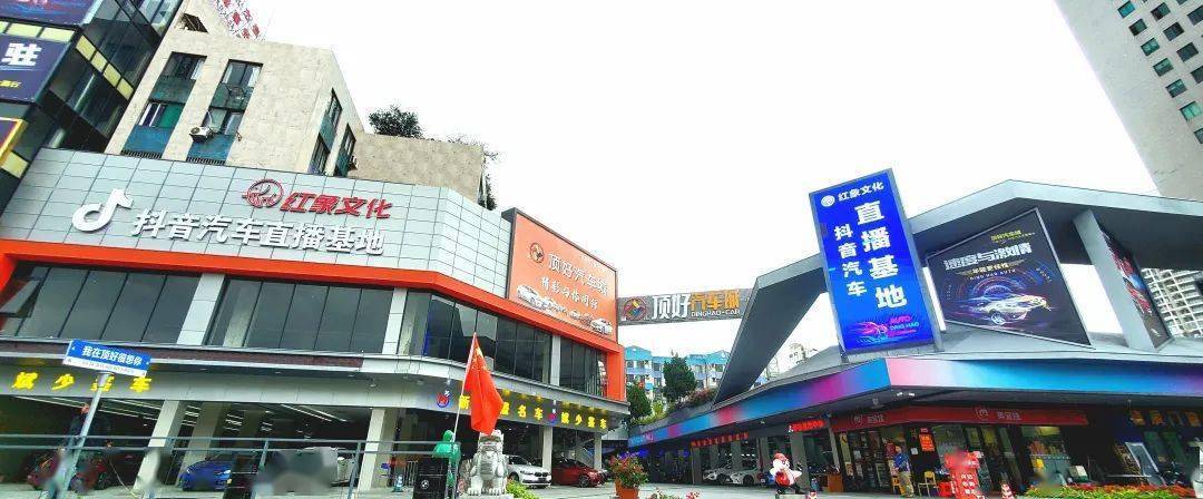 改革开放的大时代背景下,1998年,新塘顶好大厦落成,大厦楼高82