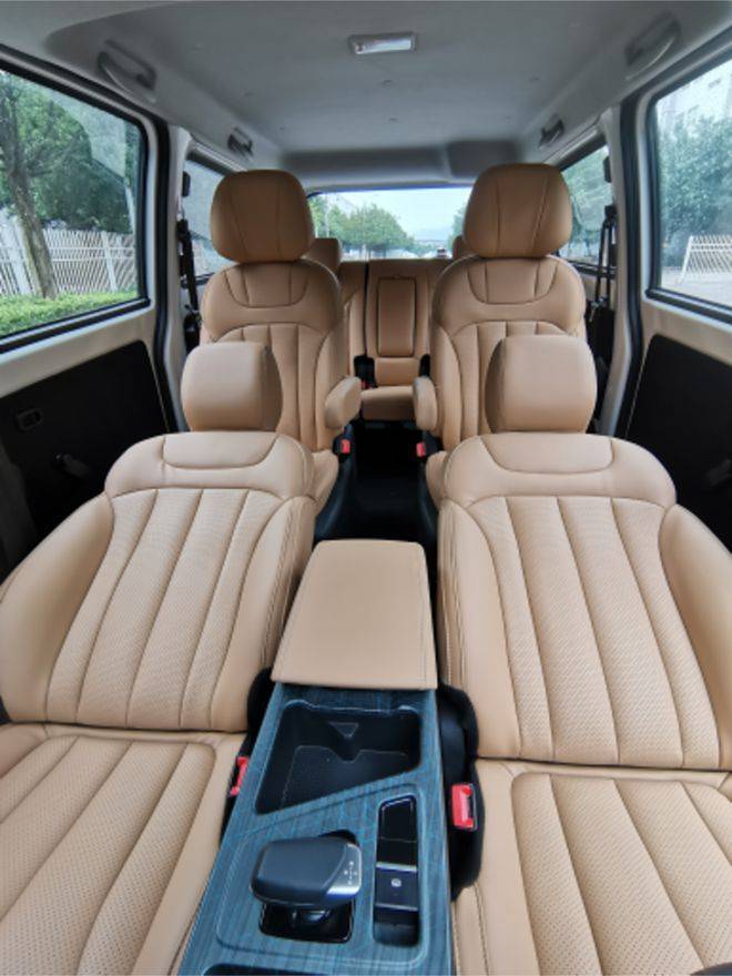 mpv款八座高配巡逻车 搭载比亚迪刀片电池 一公里成本仅需8分钱