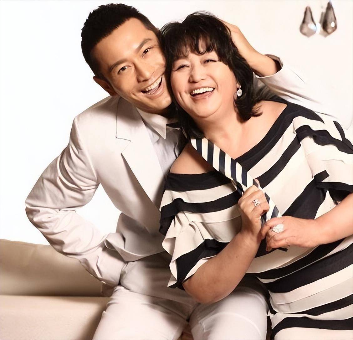 黄晓明母亲张素霞:把前儿媳杨颖宠成宝,却无法挽回儿子婚姻_时候_毕业