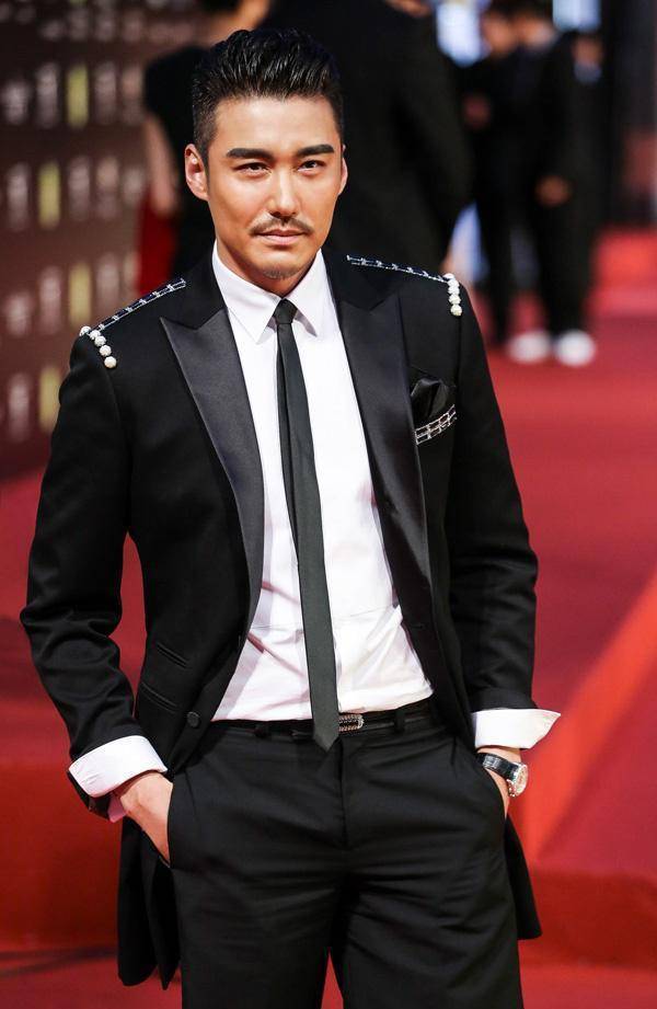 胡兵:向世界展示中国男人含蓄,健康之男性美,他是中国首席男模_身材