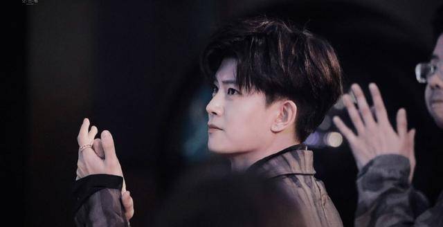 任嘉伦微调过么?对比一下他的最新生图看看_生活_调整_性格