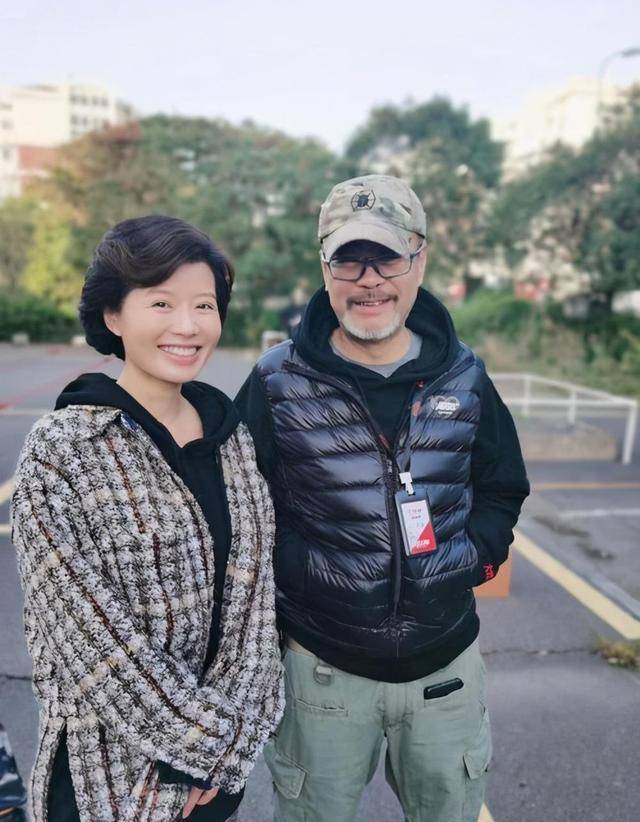 为爱退居幕后,21年捧红丈夫,终敌不过3个月模特,今依旧很美_程愫_傅