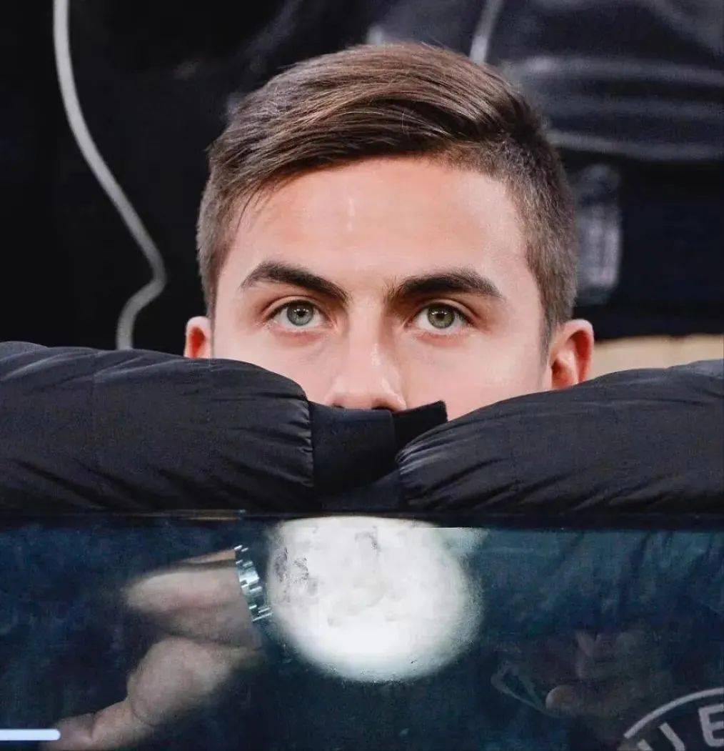 迪巴拉将这个动作称作"角斗士的面具"