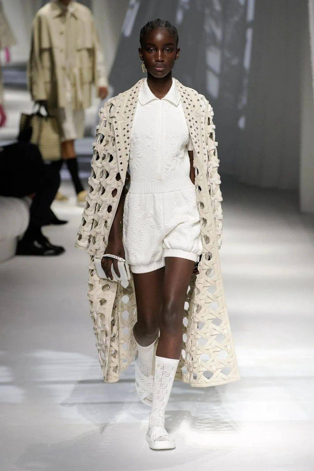 设计| 网格镂空,不止是性感_服装_春夏_自然