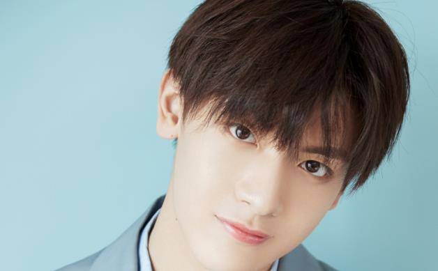 而剧中翟潇闻饰演的就是闫妮的继子李冰,妥妥的最佳c位,相信这部剧中