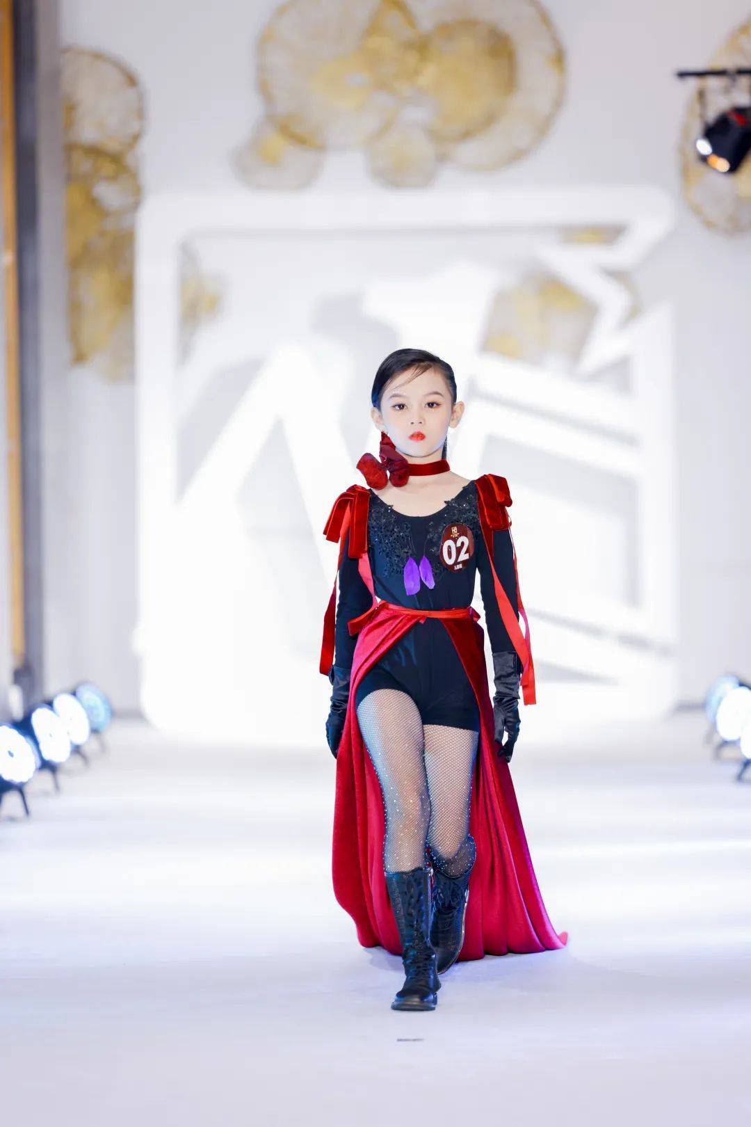 第一童星冠亚季专访 | 恭喜杨梦妤获得惠州总冠军!_总决赛_童模_时尚