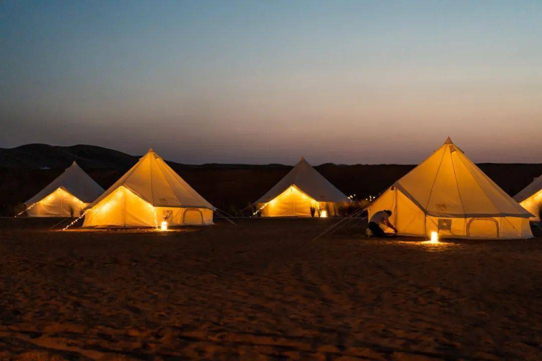 在沙漠里精致露营!迪拜野奢营地badaya,为你搞定一切!