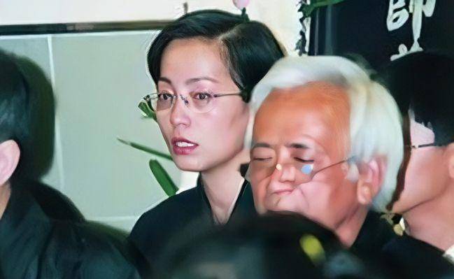 当众强吻林正英,41岁低调嫁入豪门_宛琼丹_苑琼丹_黄乃扬