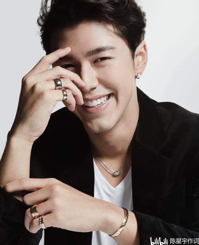 泰剧《皇家项链》cp荧屏情侣档成真了:泰国男星nine naphat表白