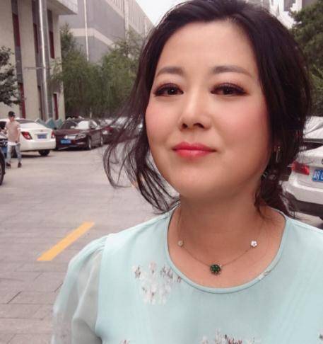 却因患病胖到认不出,如今48岁瘦下来再次惊艳众人_王茜华_表演_身材