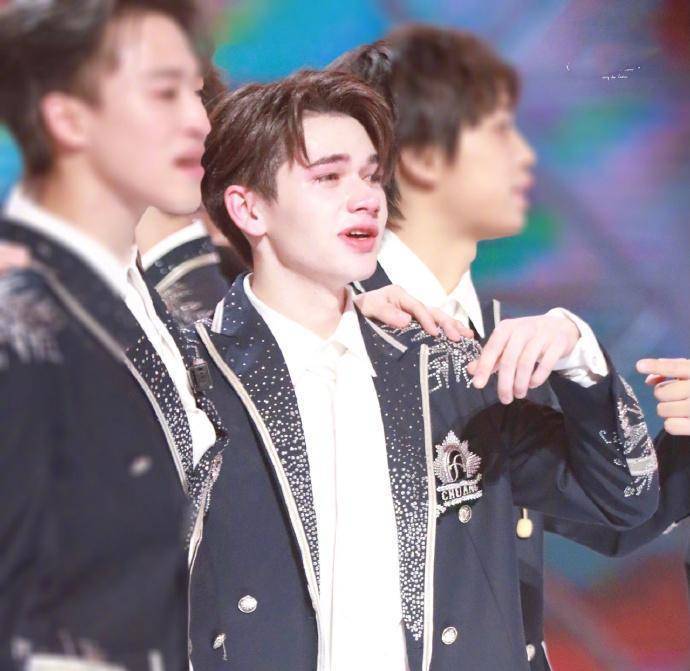 刚开始的时候,他们在节目中也是互相依靠,然而后面和马突然宣布退赛