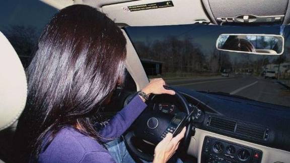 瑞安女子无证开车,无脑丈夫发朋友圈炫耀:直夸妻子车技好_考试_张某