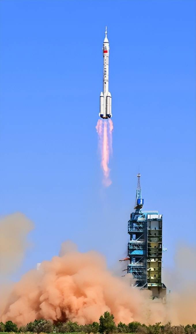 号载人飞船发射成功,用诗词记录中国空间站创建全过程