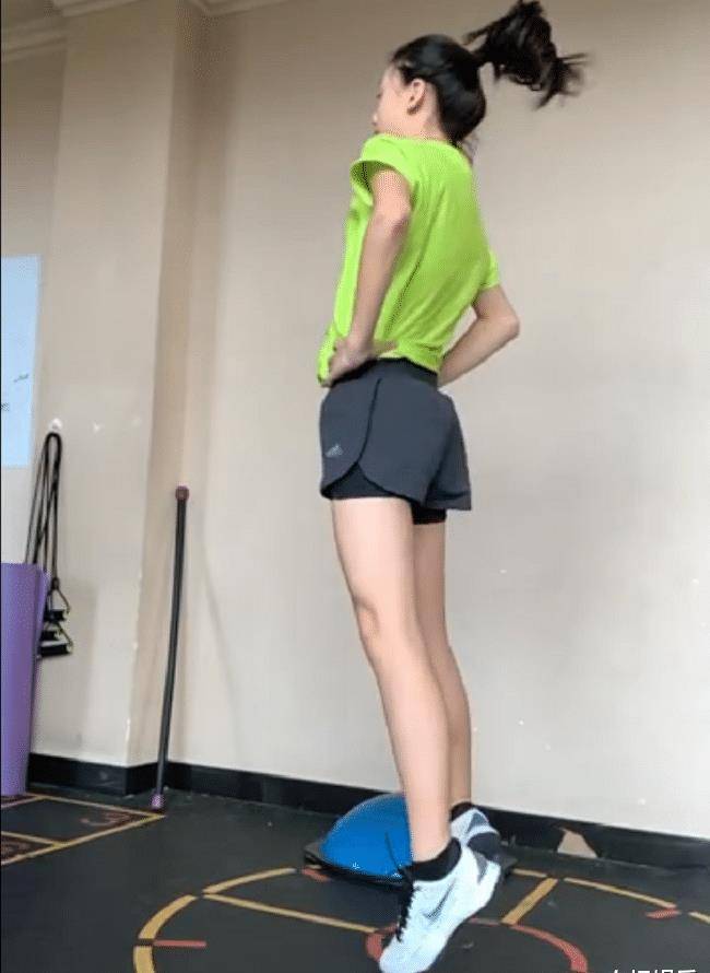 森碟"暴风式"成长,腿部线条引人注意,12岁这身高是真的吗?